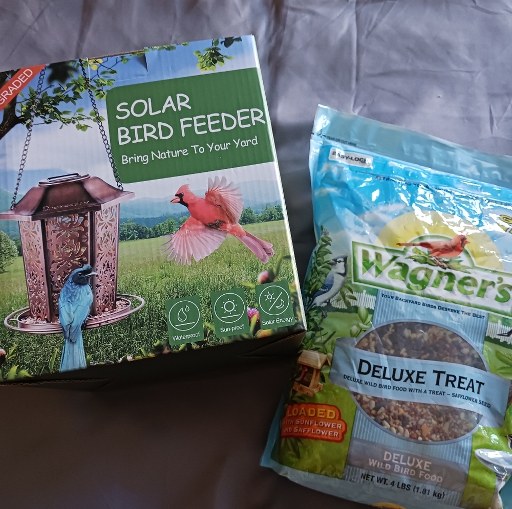 Deluxe Wild Bird Food with Solar Bird Feeder